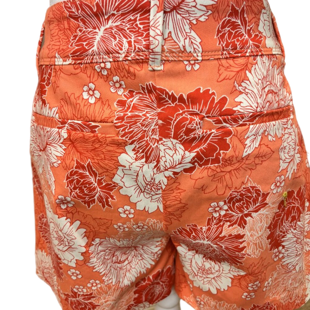 Isaac Mizrahi Tailored Coral Shorts, white & Red floral print, soft feel. size 6 - Picture 7 of 9